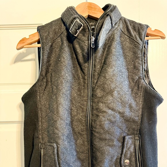 FATE Vest Quilted ROWAN Small - Picture 1 of 5